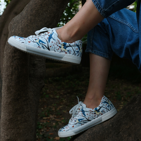Sneakersy w ptaki, jaskółki