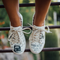 Sneakers - Mops, Pies Astronauta na śnieżno-białym tle