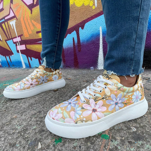 Sneakersy na platformie w Kolorowe Kwiaty Stokrotki