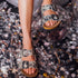 Klapki w czarne kwiaty wyprofilowane - Mumka Shoes Polska