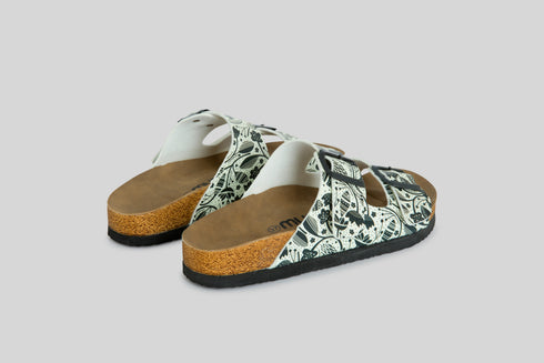 Klapki w czarne kwiaty wyprofilowane - Mumka Shoes Polska